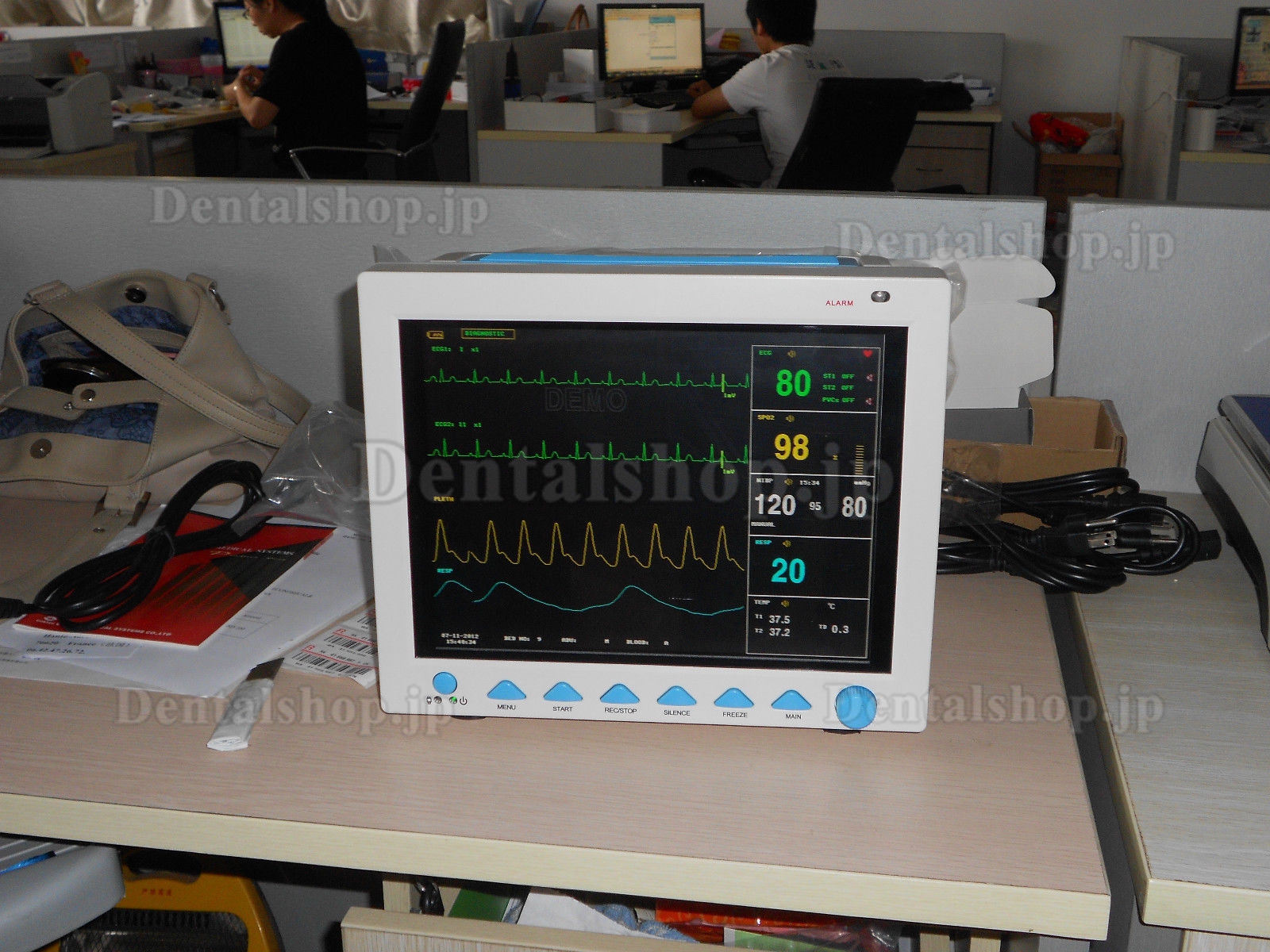 Comtec Cms8000患者モニタ心電図 Apo2 Nibp Resp 2 Temp Pr機能搭載 生体情報モニタ通販 Dentalshop Jp